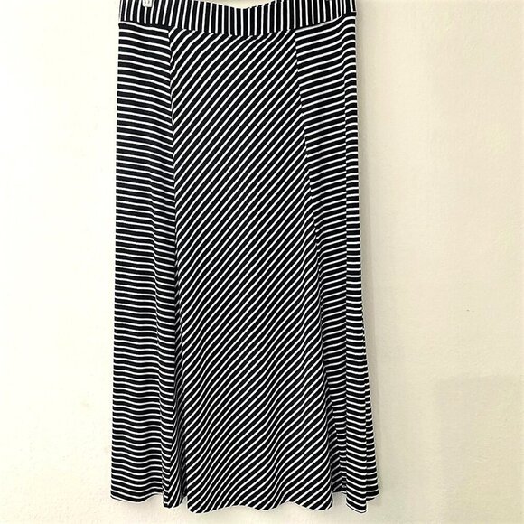MAURICES MAXI SKIRT BLACK/WHITE  PLUS 1X - Picture 1 of 9